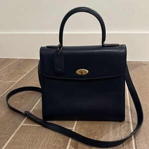 Vintage coach Madison Elegant navy pebbled Leather Handbag